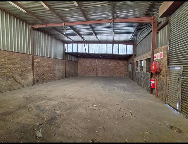 172M² WAREHOUSE TO LET IN WADEVILLE
